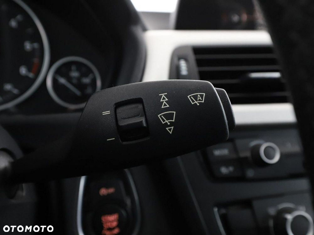 BMW Seria 3 318d Advantage - 32