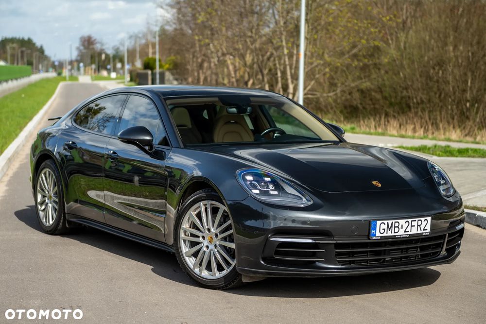 Porsche Panamera - 4
