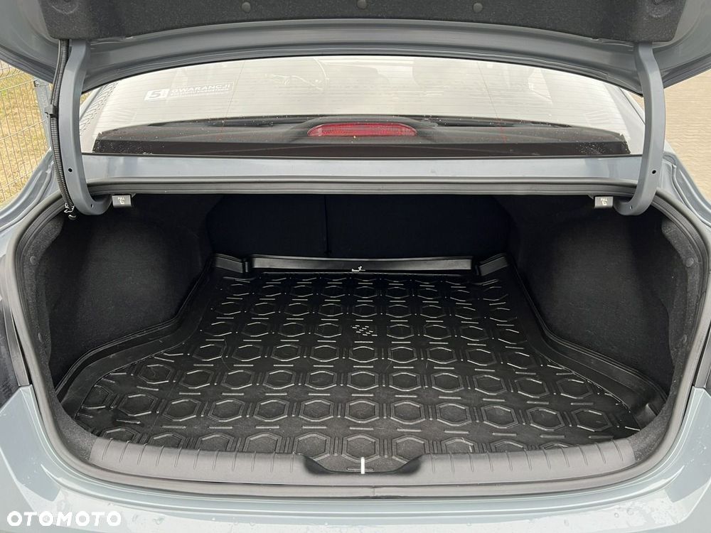 Hyundai Elantra - 17