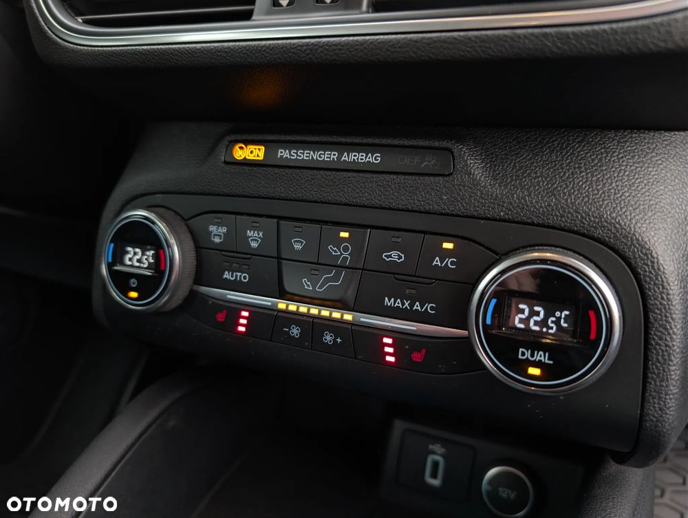 Ford Focus 1.5 EcoBlue Start-Stopp-System TITANIUM - 11