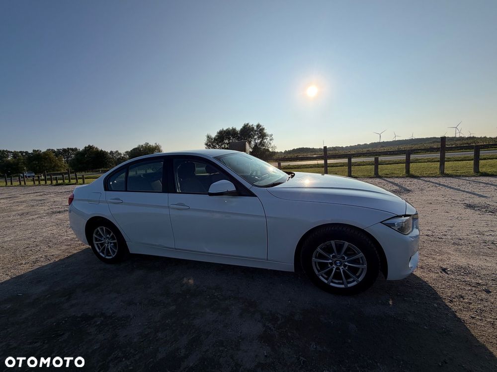 BMW Seria 3 318d - 14