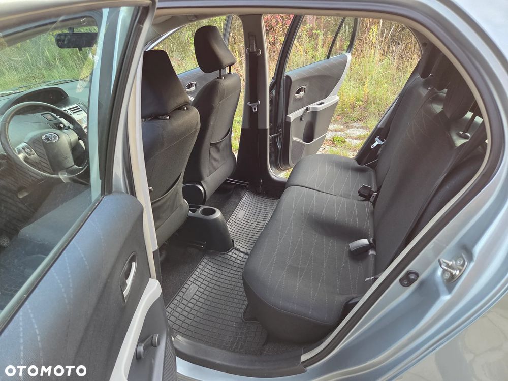 Toyota Yaris - 10