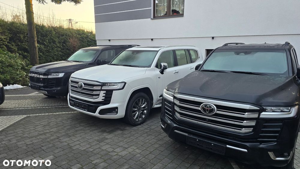 Toyota Land Cruiser - 1