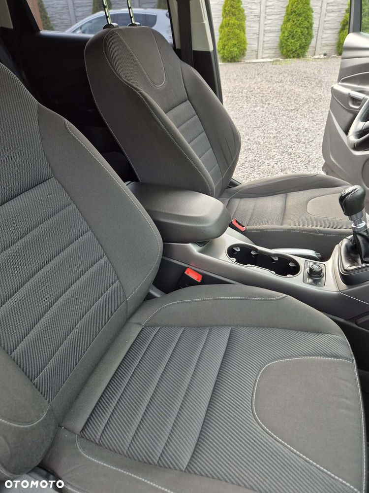 Ford Kuga - 12