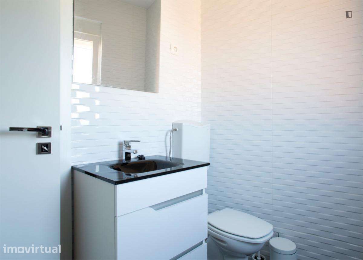 Quarto - localizado em Alcântara Lisbon - Grande imagem: 5/14