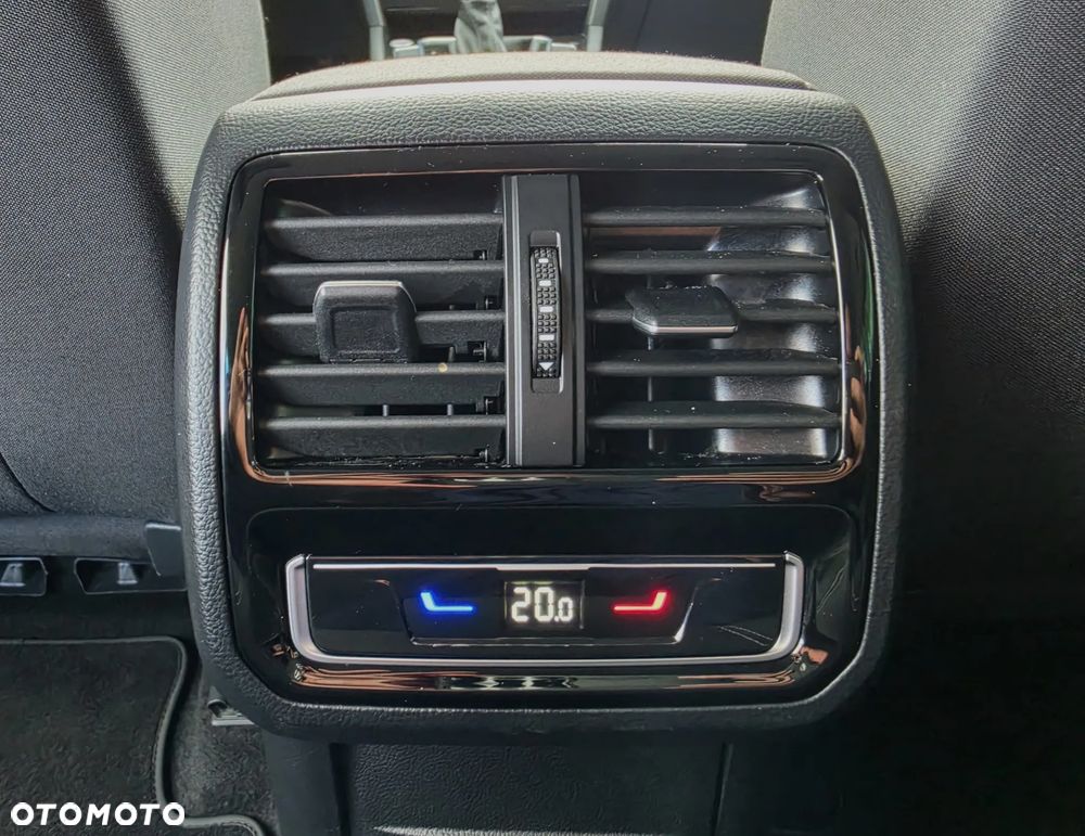 Volkswagen Passat Variant 2.0 TDI SCR DSG Conceptline - 22