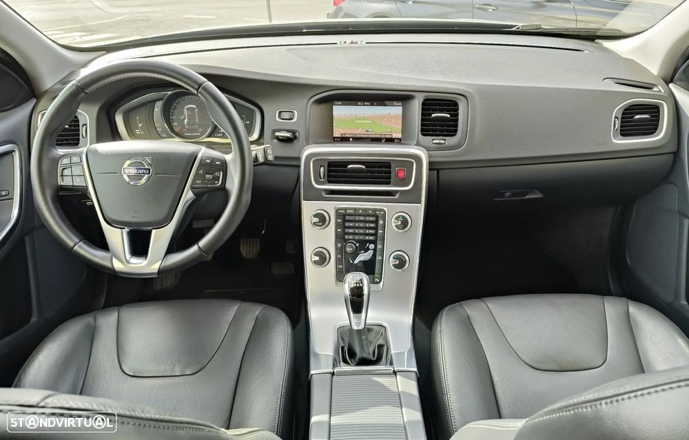 Volvo V60 Cross Country 2.0 D3 Momentum - 27