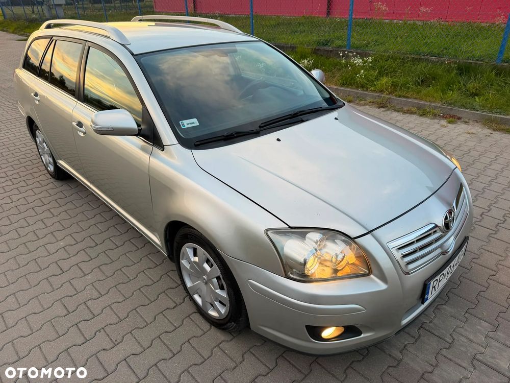 Toyota Avensis 2.0 D-4D Premium - 26