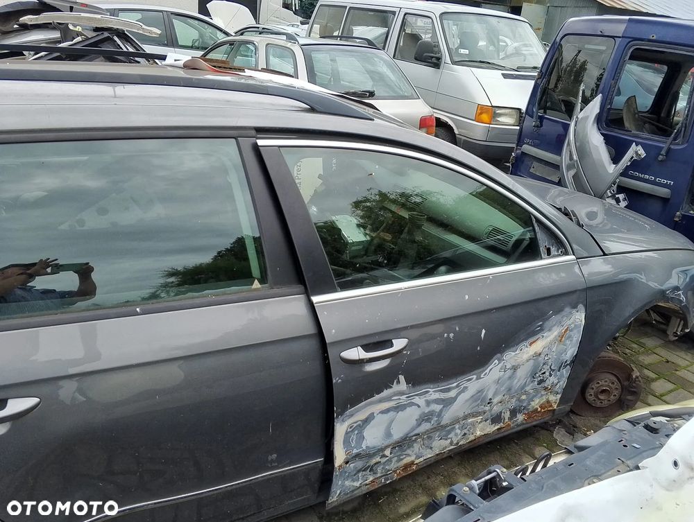 Volkswagen Passat B6 (05-10r.) 1.9TDI 105KM. Silnik BKC Skrzynia GQQ lakier LA7T. Cały na części. GWARANCJA !!!  Przód Tył Zestaw Komplet Drzwi Klapa Zderzak Błotnik Maska Grill Atrapa Szyba Pas Lampa Lusterko Boczki Fotel Kanapa Kokpit Deska Rozdzielcza Przełącznik Włącznik Sterownik Przewody Wiązka Instalacja Moduł Komputer Czujnik Listwa Pompa Alternator Wtryski Głowica Rozrusznik Kompresor Sprzęgło Dwumas Silnik Skrzynia ABS Klimatyzacji Paliwa Wspomagania Kolektor Turbina Przepustnica Zawór Chłodnica Koło Hak Belka Sanki Zawieszenie Mcpherson Półoś Amortyzator Wydech Tłumik Zacisk Most - 3