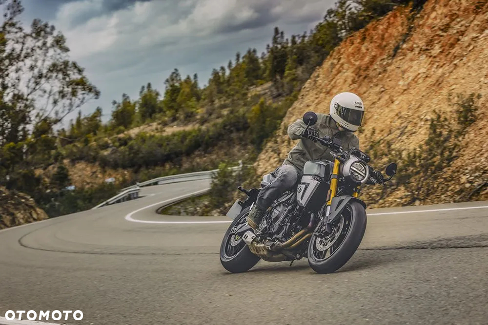 Suzuki GSX - 6