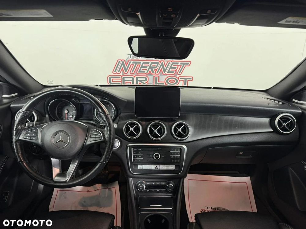 Mercedes-Benz CLA 250 4Matic 7G-DCT - 12