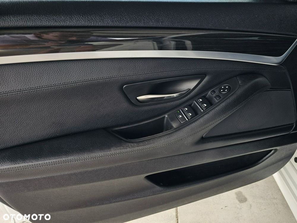 BMW Seria 5 520d xDrive Luxury Line - 12