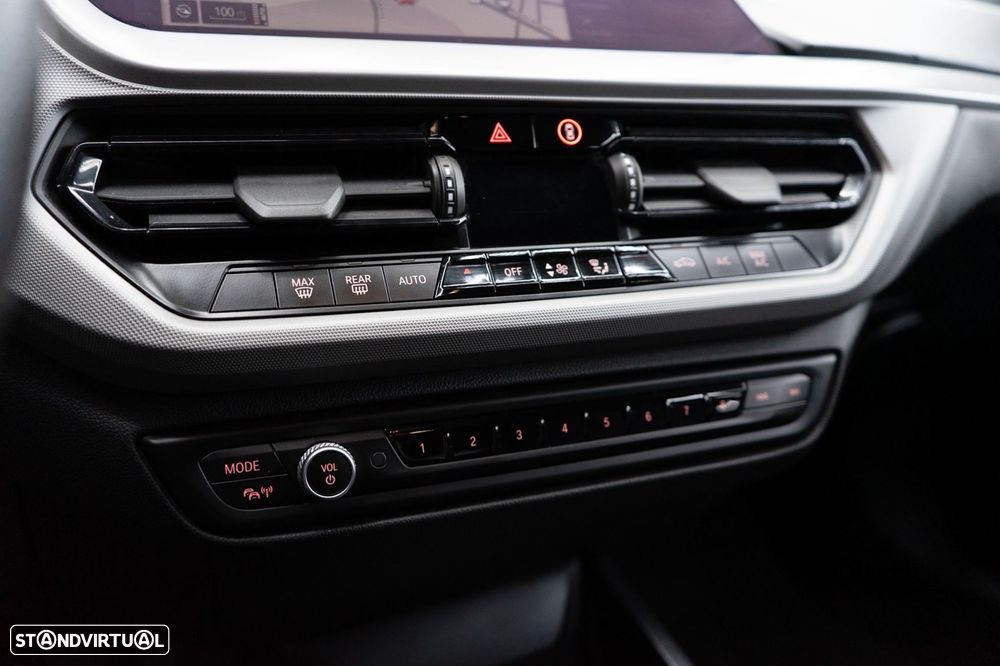 BMW 116 d Aut. Sport Line - 32