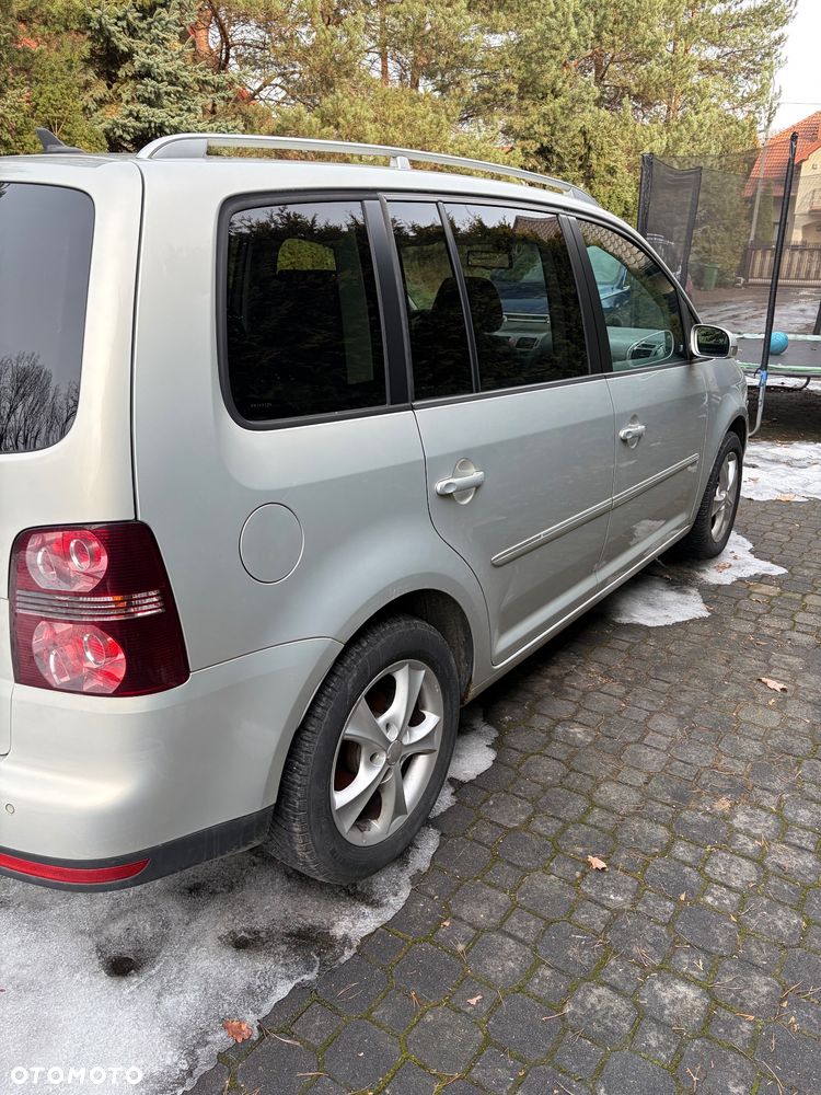 Volkswagen Touran 2.0 TDI DPF Highline - 8