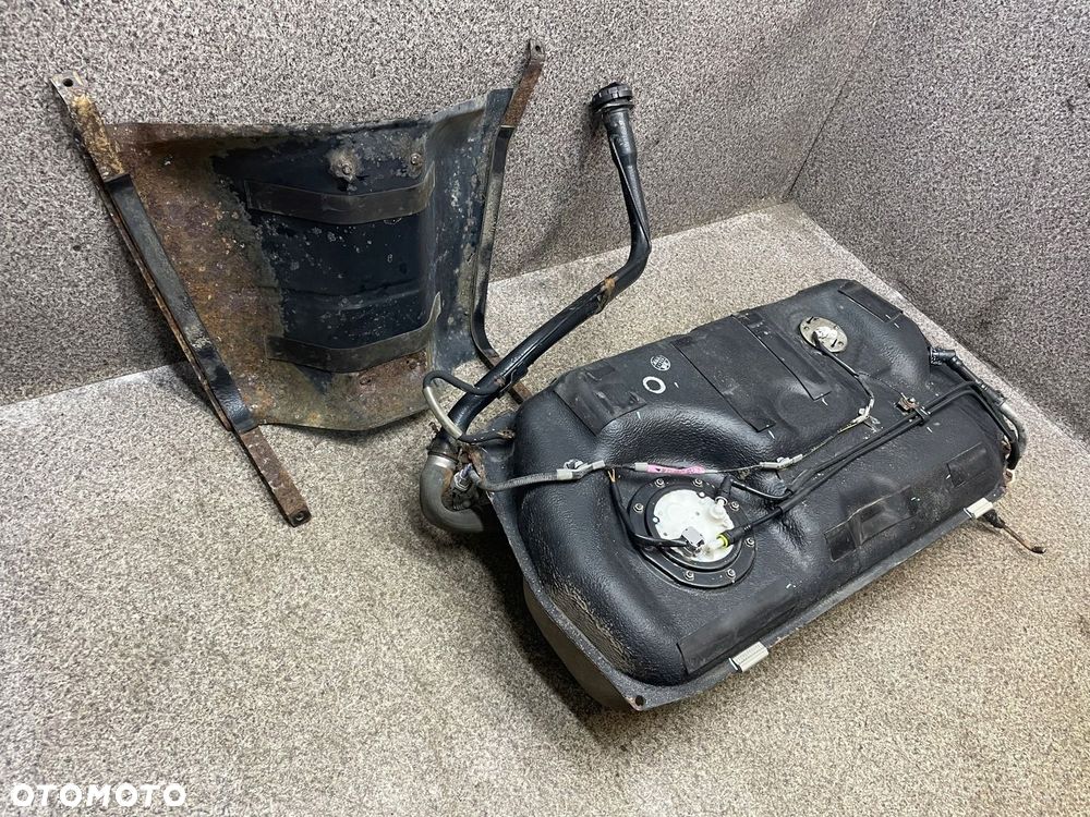 Bak zbiornik pompka pompa wlew paliwa 5D Suzuki Grand Vitara 2 II 2.7 V6 - 2