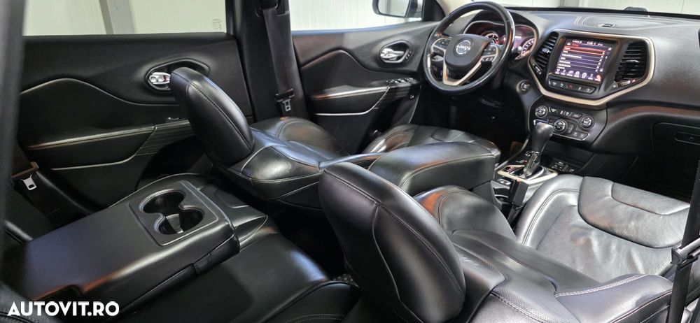 Jeep Cherokee - 16