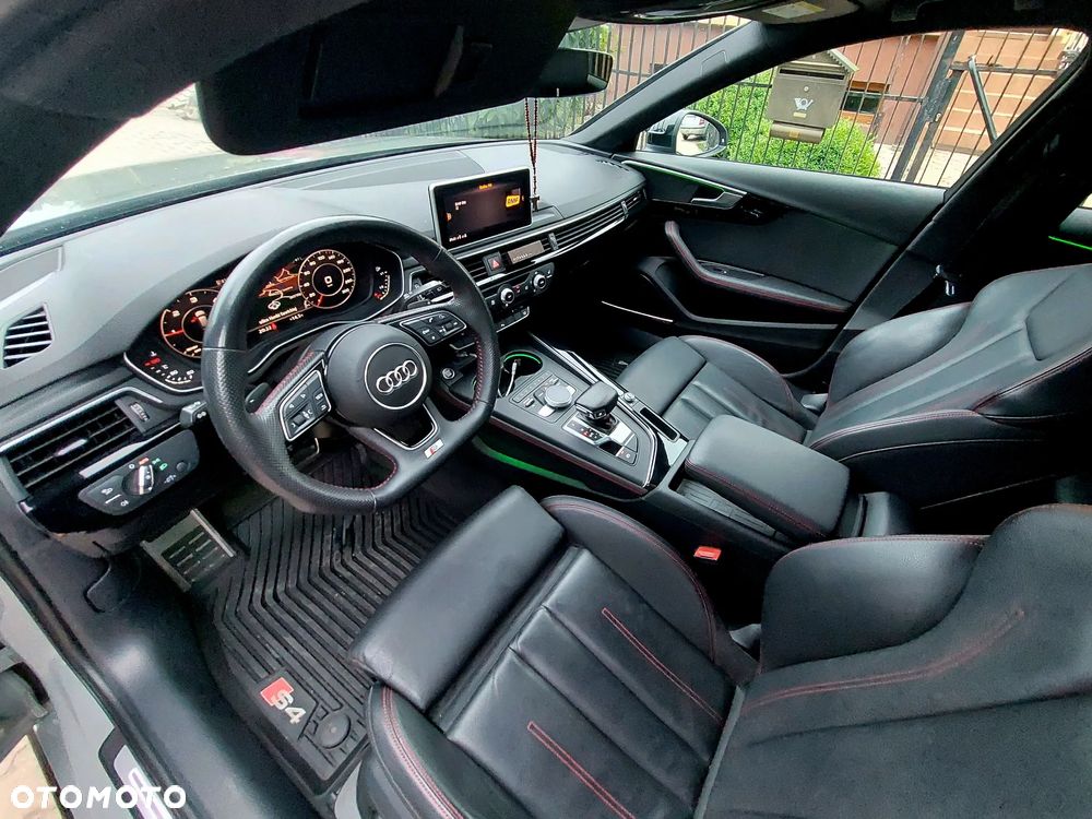 Audi A4 Avant 2.0 TDI Sport S tronic - 33
