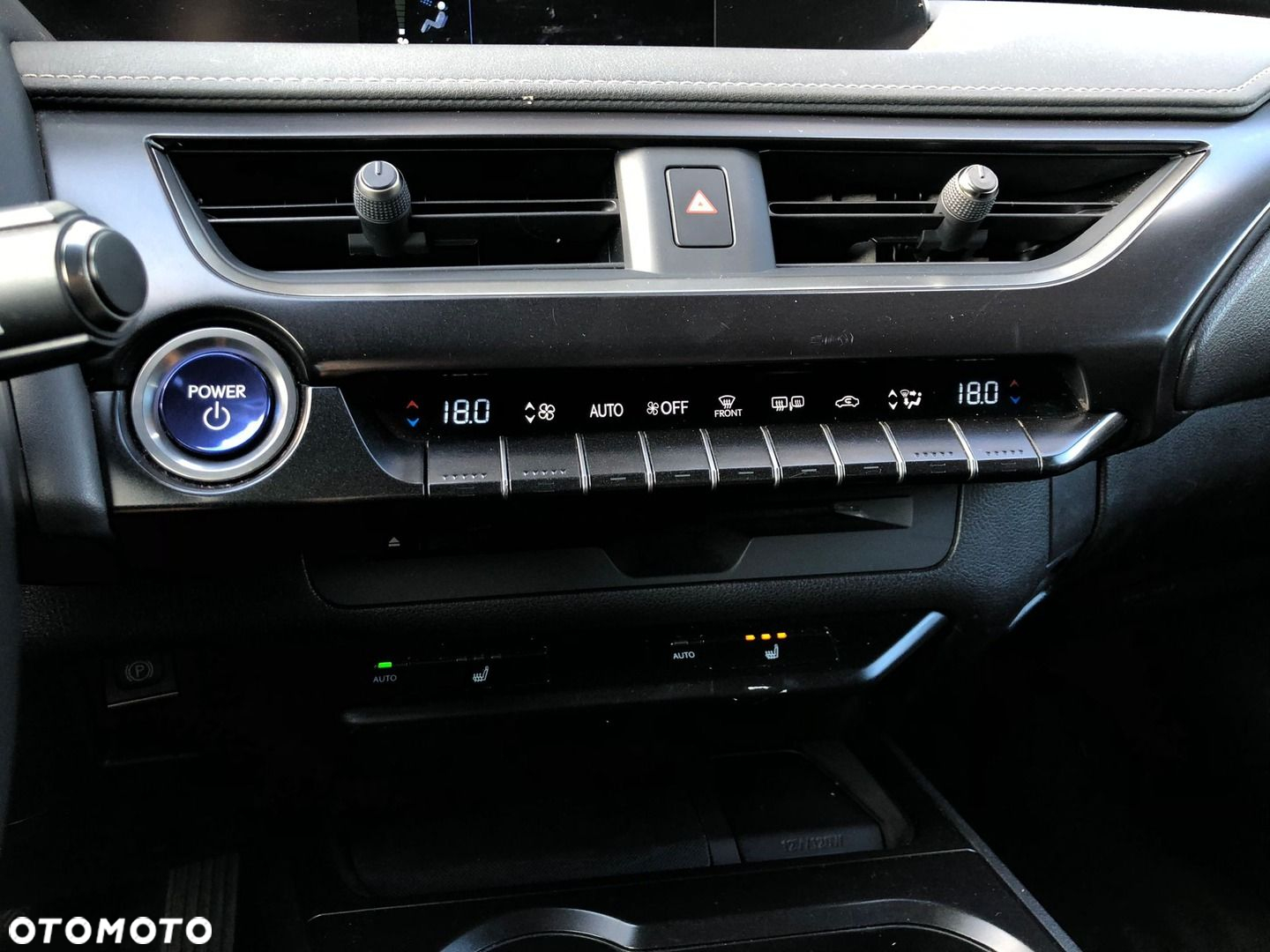 Lexus UX 250h GPF F Impression 2WD - 25