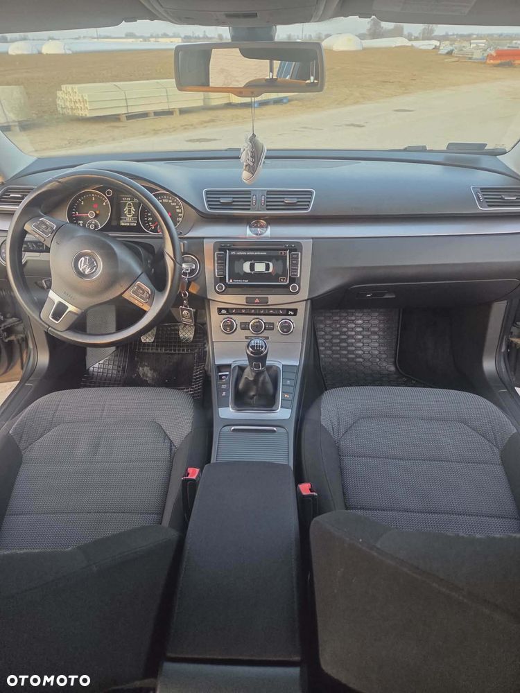 Volkswagen Passat 2.0 TDI Comfortline - 8