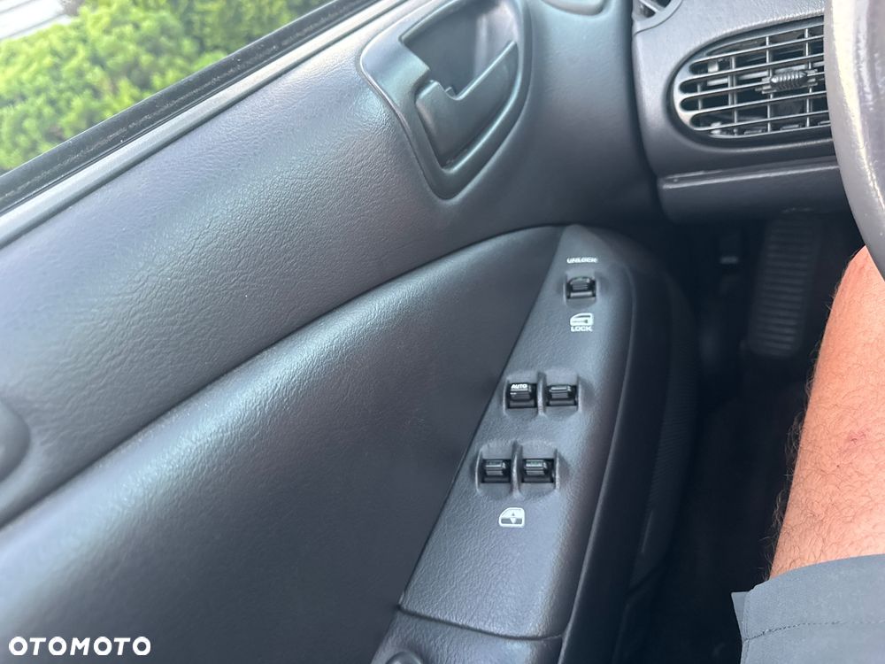 Chrysler Stratus LE 2.0L - 19