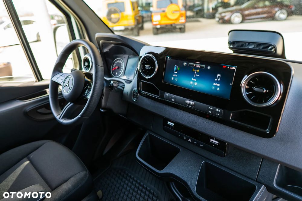 Mercedes-Benz Sprinter - 13
