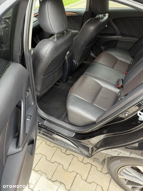 Toyota Avensis 1.8 Premium - 10