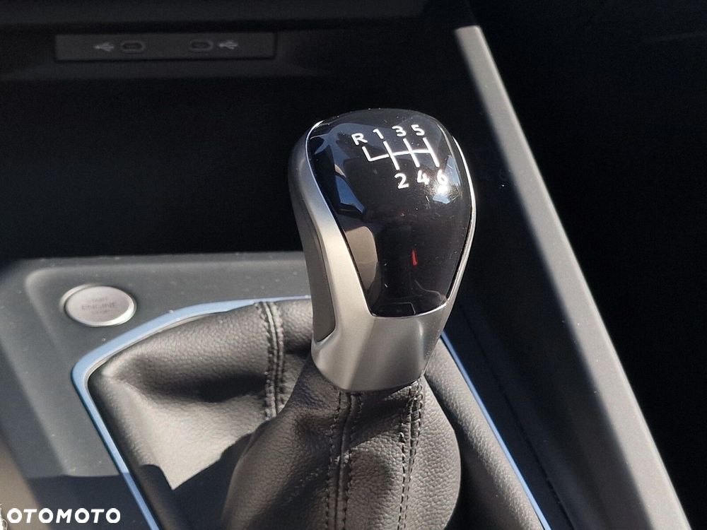 Volkswagen Golf VIII 1.5 TSI Life - 25