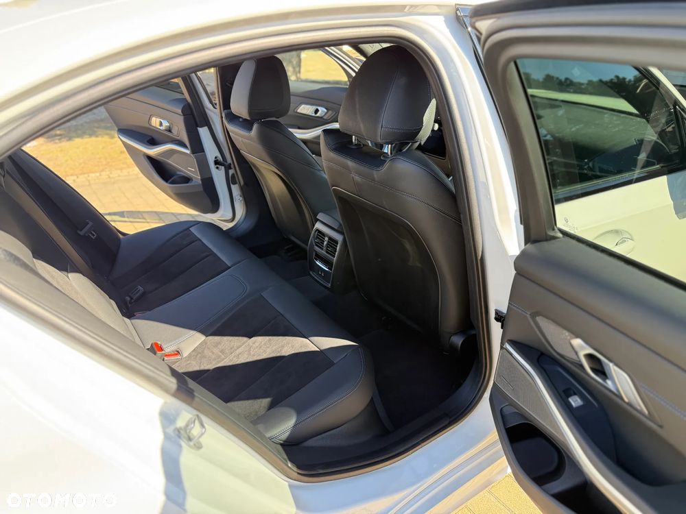 BMW Seria 3 320d xDrive M Sport sport - 18