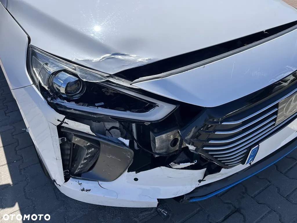 Hyundai IONIQ - 11