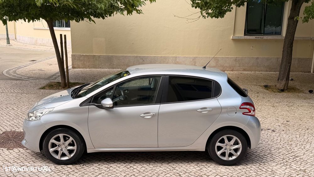 Peugeot 208 1.2 VTi Allure - 54