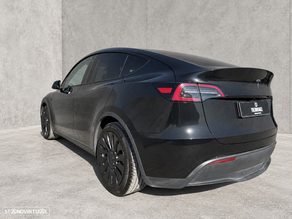 Tesla Model Y - 2