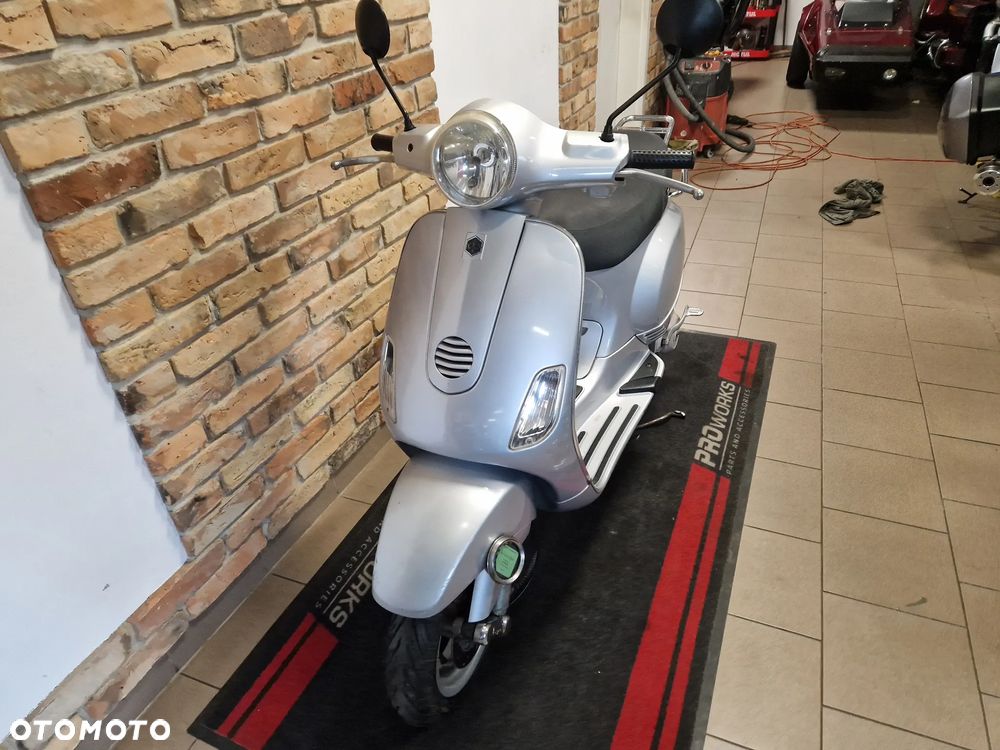Vespa LX - 9