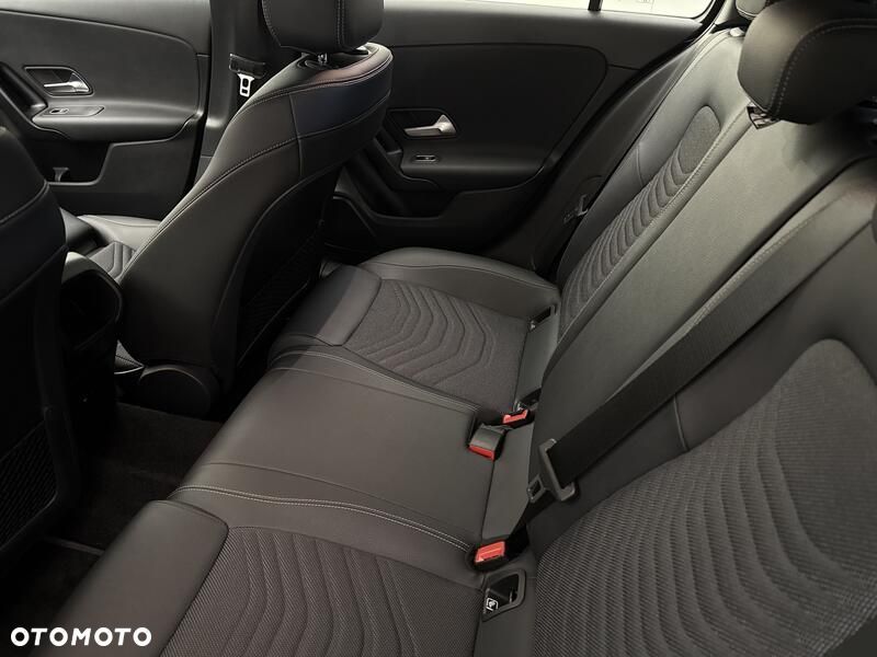 Mercedes-Benz Klasa A 180 7G-DCT - 20