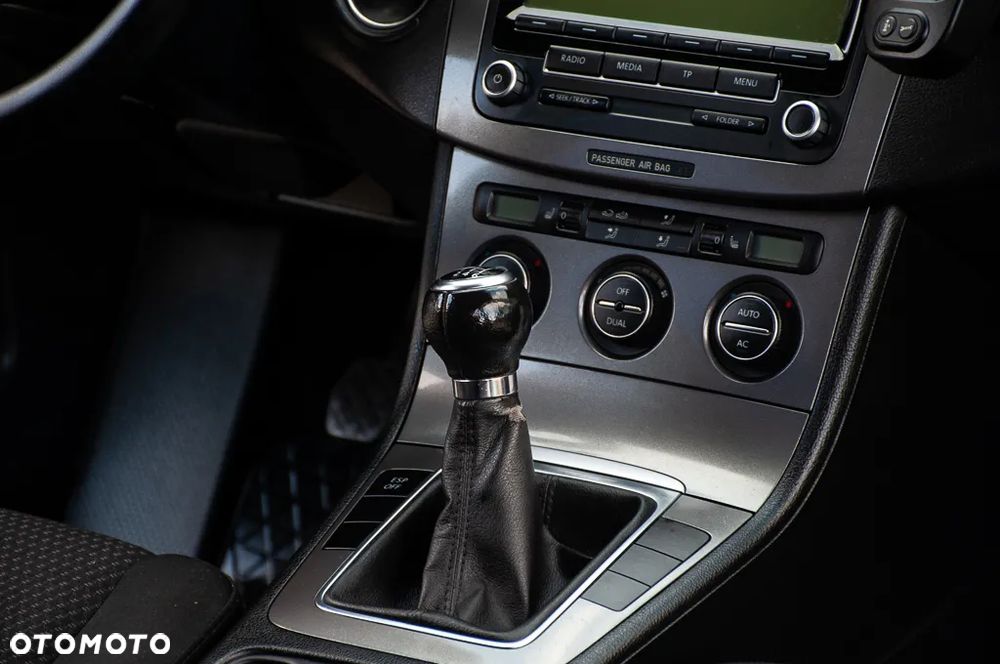 Volkswagen Passat 2.0 TDI Comfortline - 25