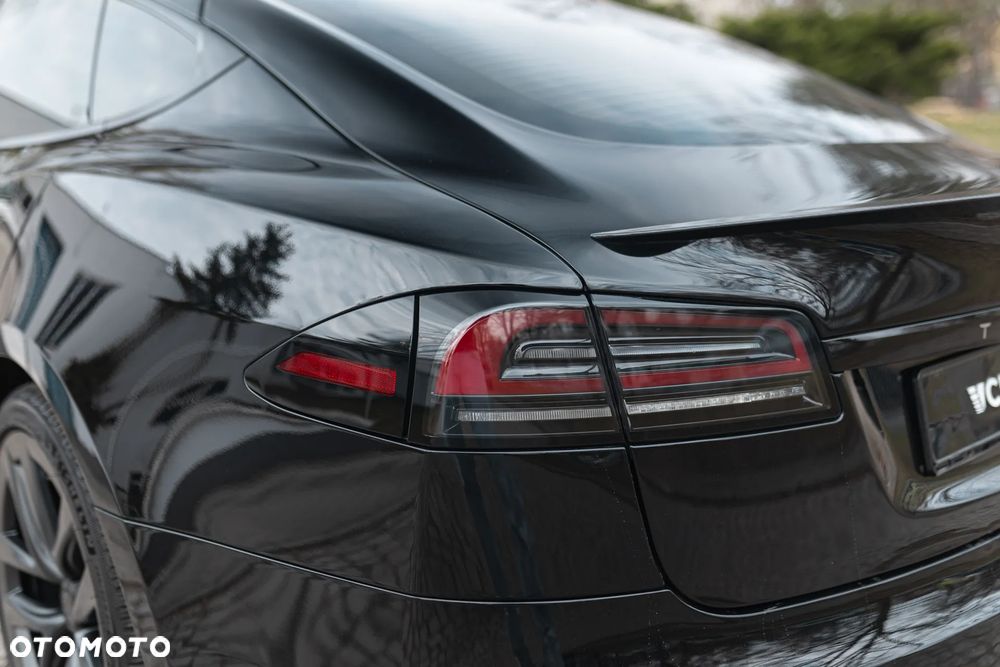 Tesla Model S - 10