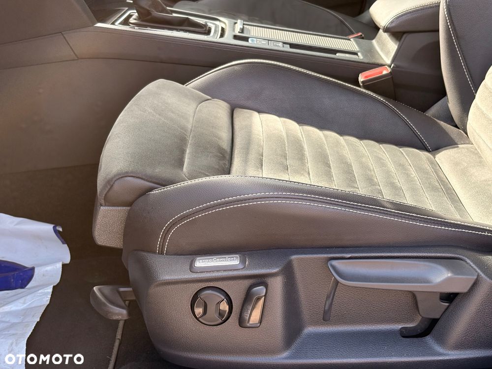Volkswagen Passat 2.0 TDI EVO Elegance DSG - 12