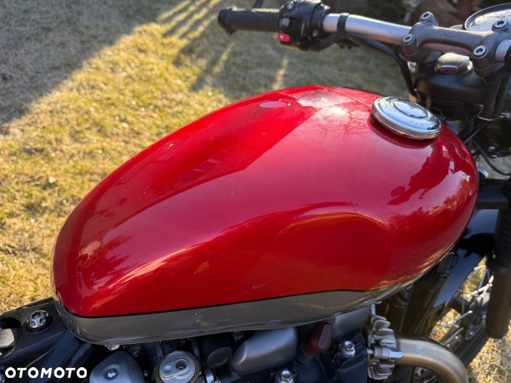 Triumph Bonneville Bobber - 15