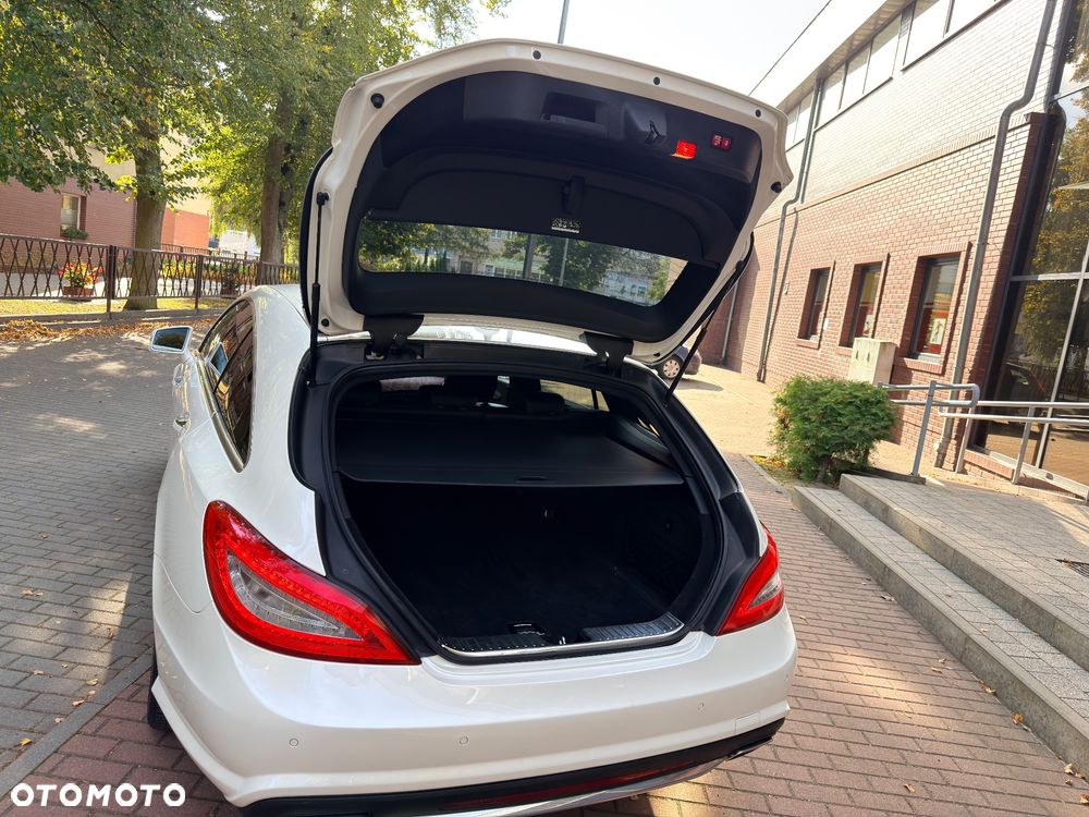 Mercedes-Benz CLS 500 4-Matic BlueEff - 28