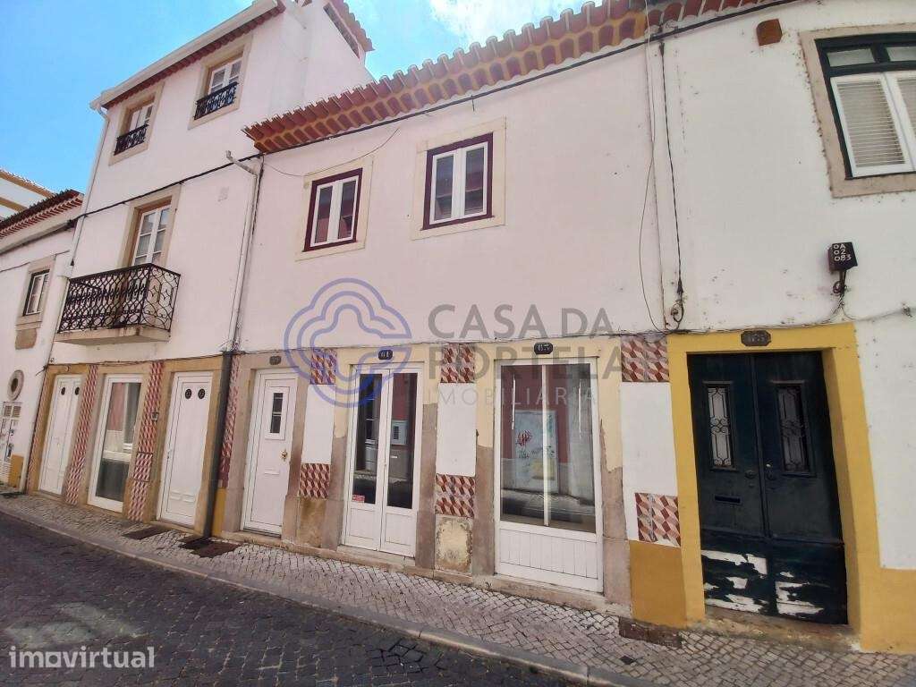 Prédio para recuperar no Centro Histórico de Tomar - Grande imagem: 2/21