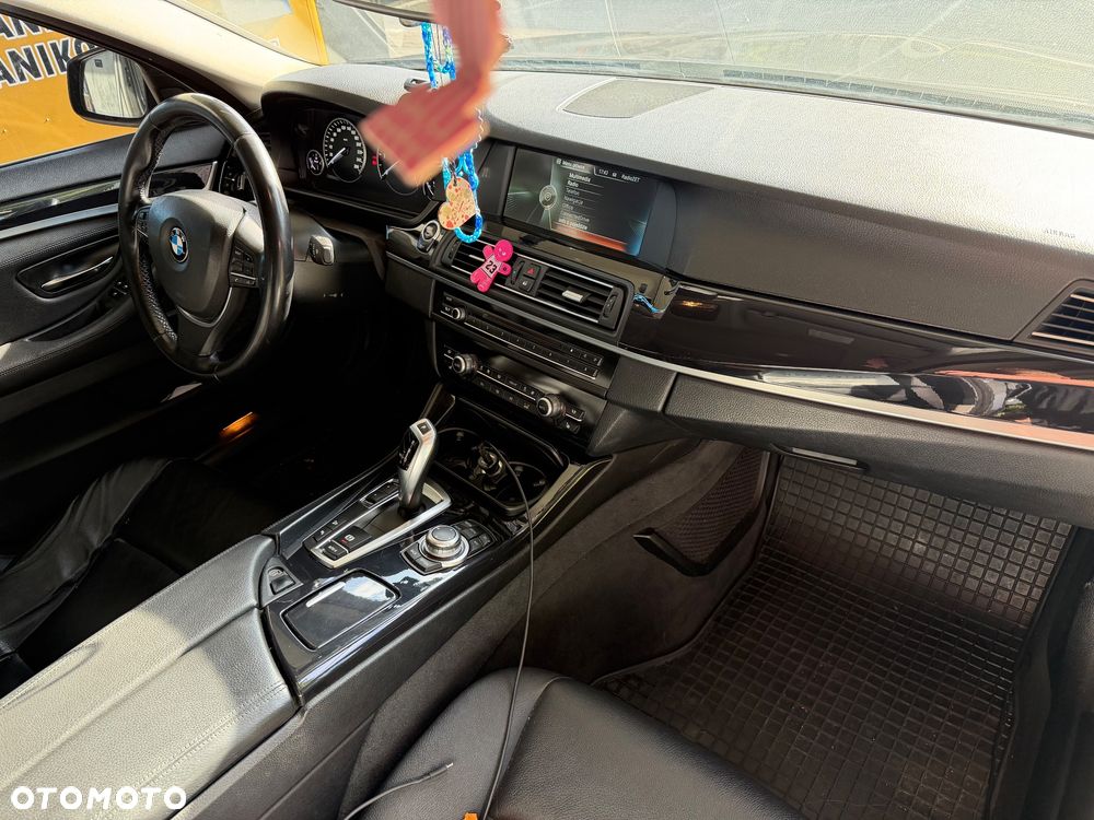 BMW Seria 5 525d xDrive - 9