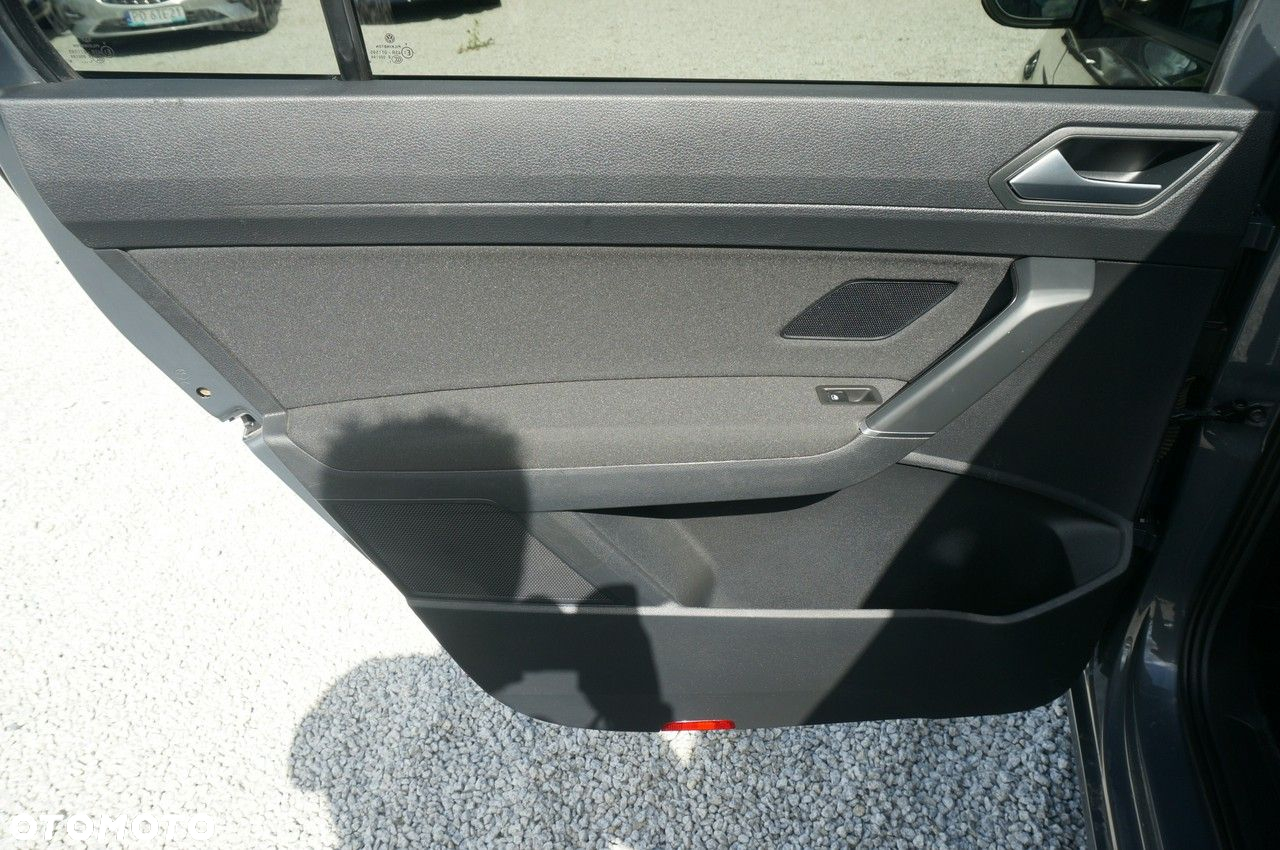 Volkswagen Touran - 23