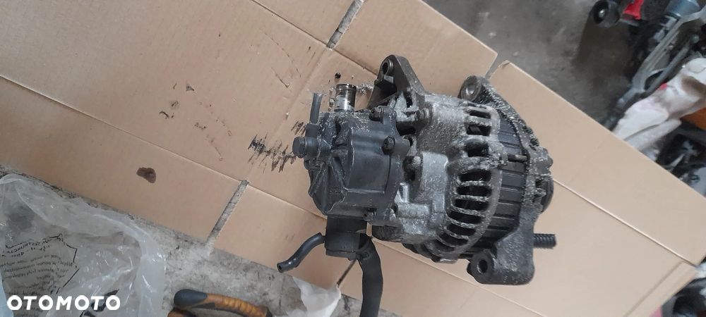 Kia Carnival alternator 2,9 - 5