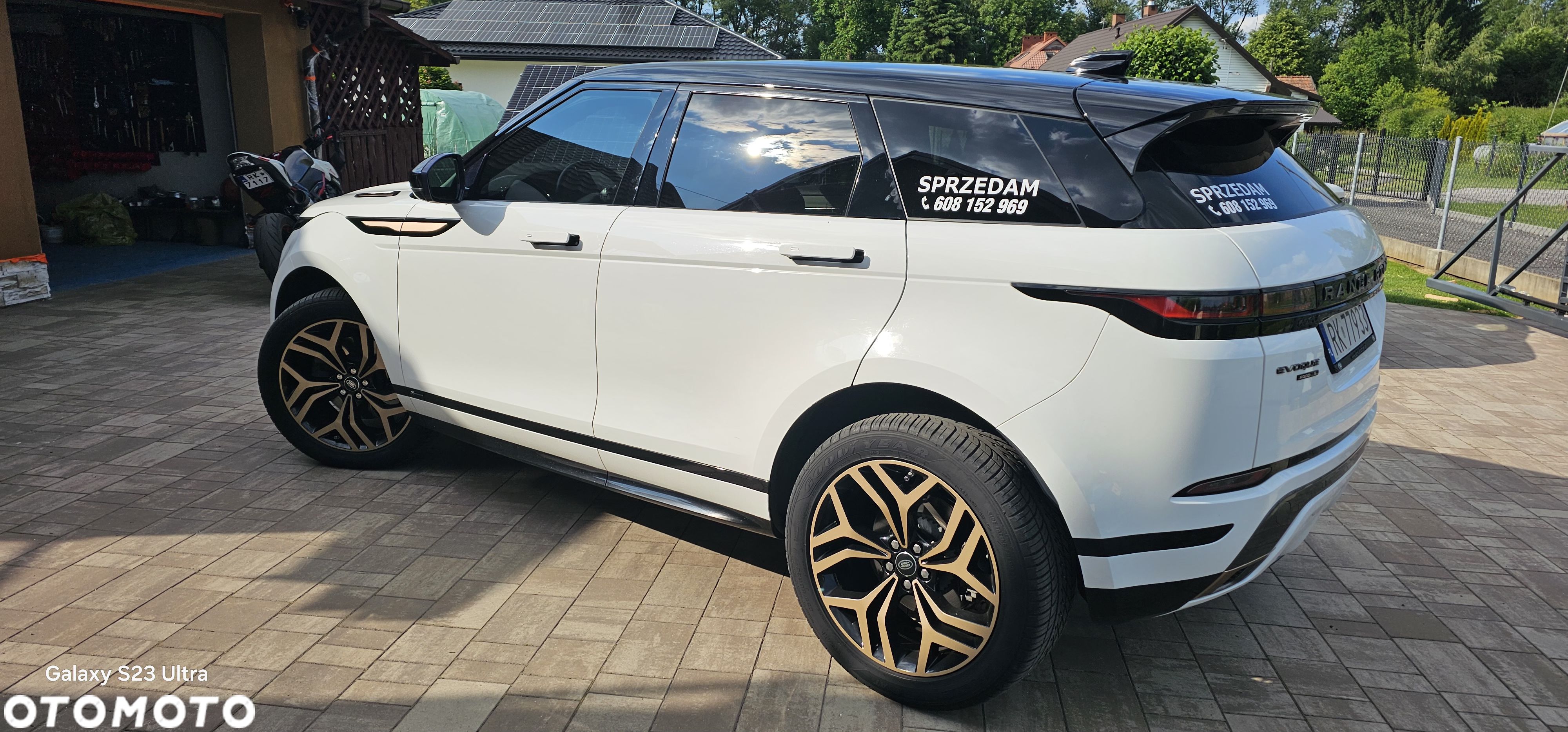 Land Rover Range Rover Evoque P300 R-Dynamic - 1