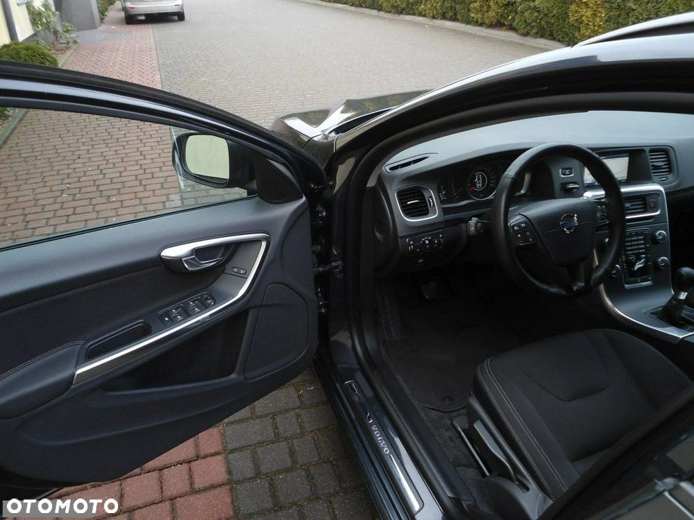 Volvo V60 D2 Momentum - 25
