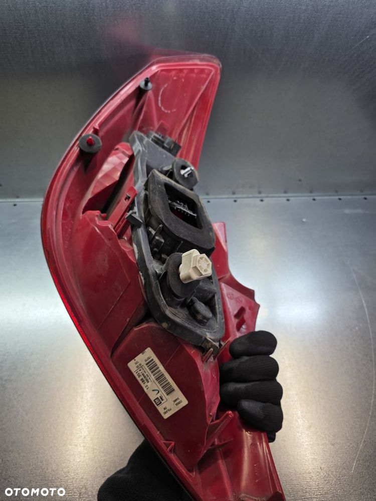 OPEL CORSA D 3D LAMPA TYŁ PRAWA 13186351 - 2