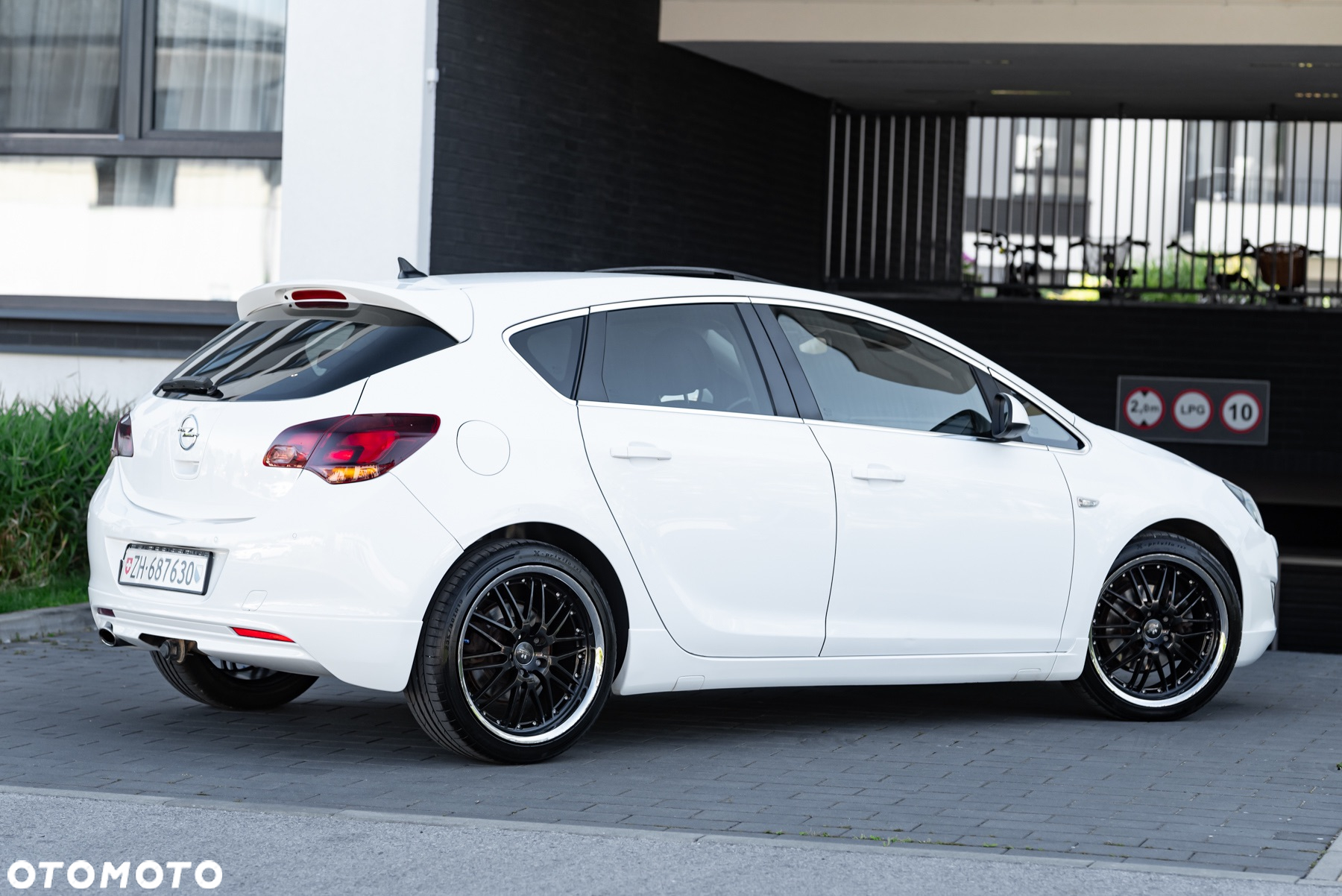 Opel Astra 1.6 Turbo Sport - 14
