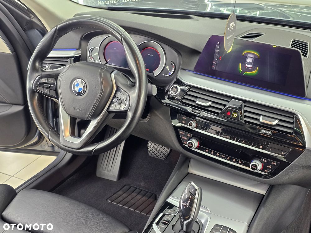 BMW Seria 5 520d xDrive MHEV - 9