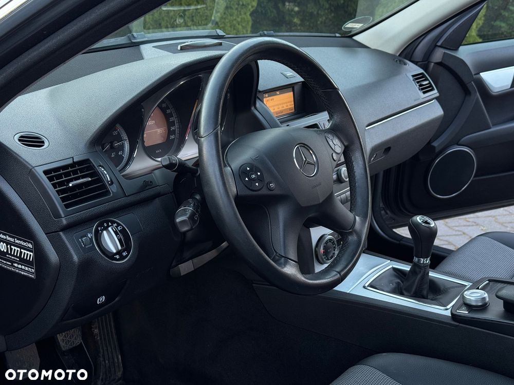 Mercedes-Benz Klasa C 180 BlueEFFICIENCY Avantgarde - 27