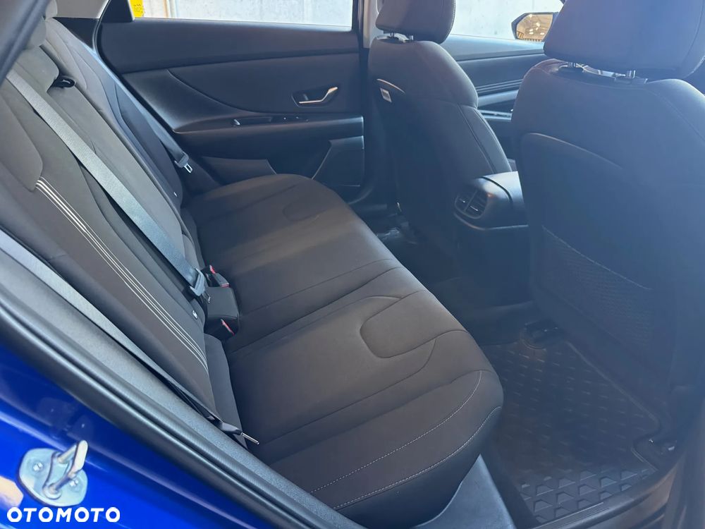 Hyundai Elantra 1.6 Executive CVT - 15