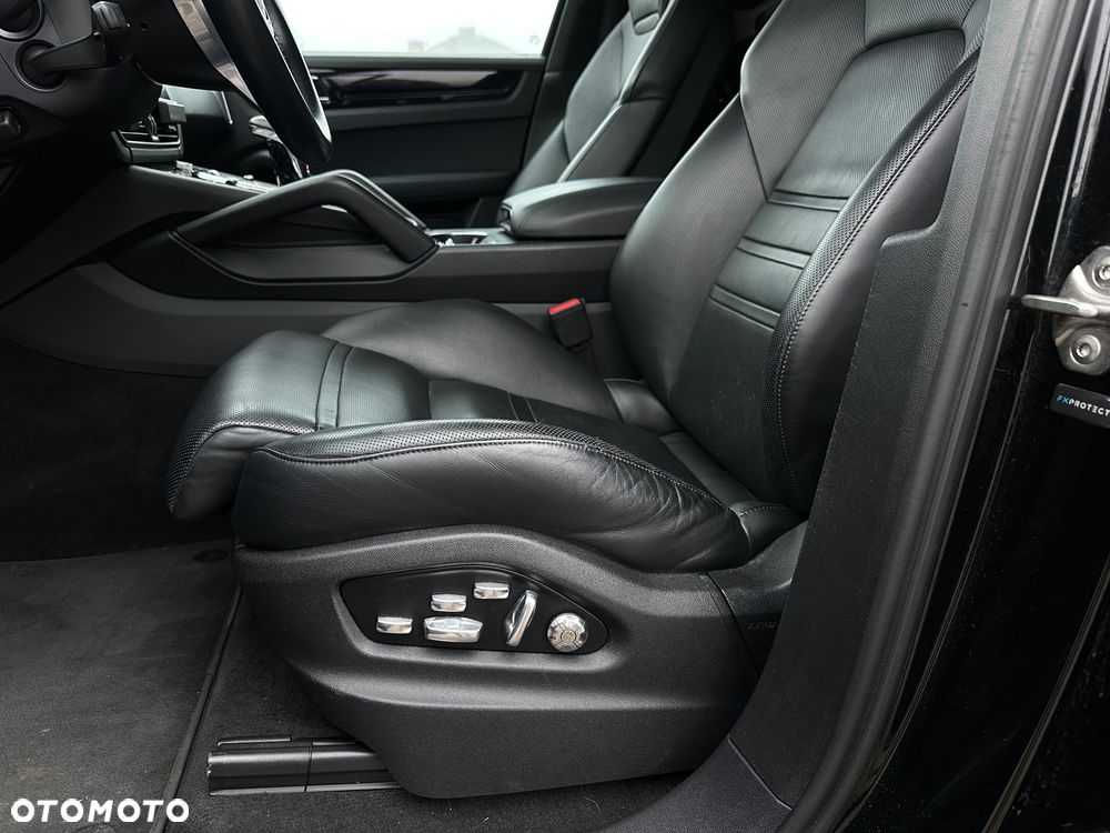 Porsche Cayenne - 26